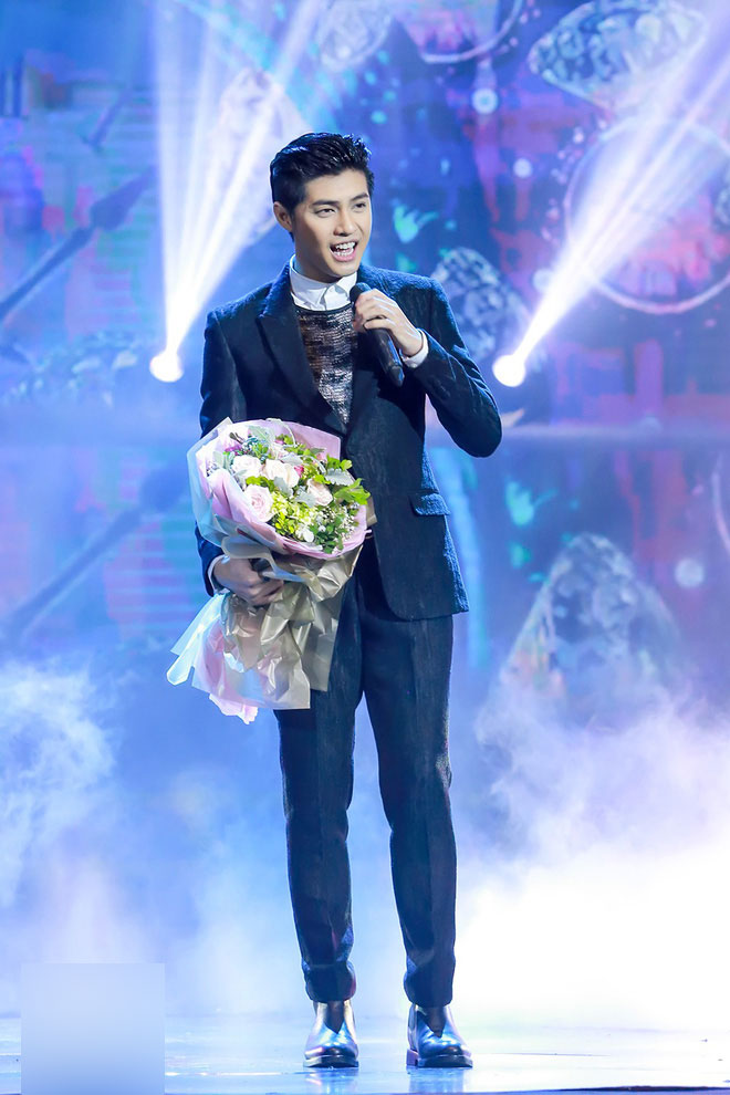 Diện đồ quá bốc lửa, Hà Hồ khiến khán giả toát mồ hôi với loạt vũ điệu táo bạo trên sân khấu